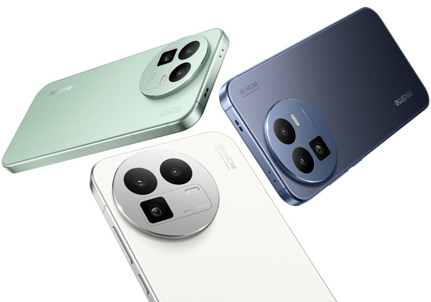 Realme GT 8 available in White Green and Navy Blue options Realme GT 8 available in White, Green, and Navy Blue options.