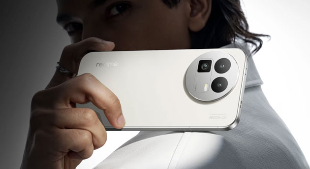 Realme GT 8 white 8.20 mm thick and 214 grams weight Realme GT 8 white, 8.20 mm thick and 214 grams weight