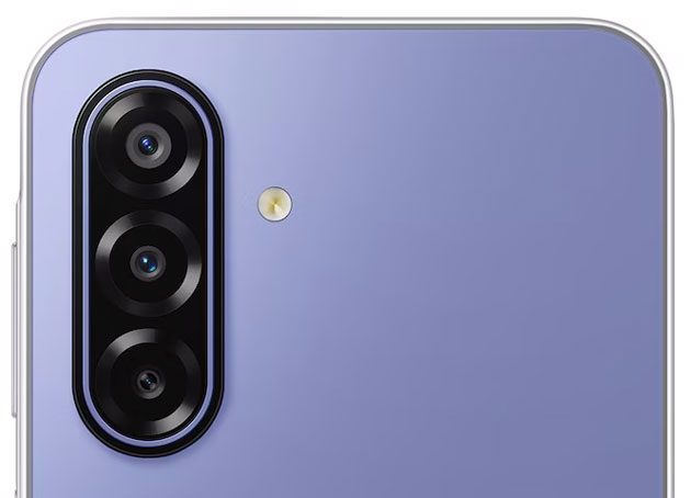 Video recording on the Samsung Galaxy F17 is done at a maximum of FHD 1920 x 1080 at 30fps Video recording on the Samsung Galaxy F17 is done at a maximum of FHD (1920 x 1080) at 30fps.