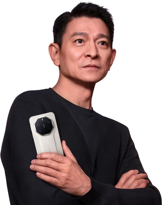 Huawei Mate 80 RS Ultimate in Andy Laus hands Huawei Mate 80 RS Ultimate in Andy Lau's hands