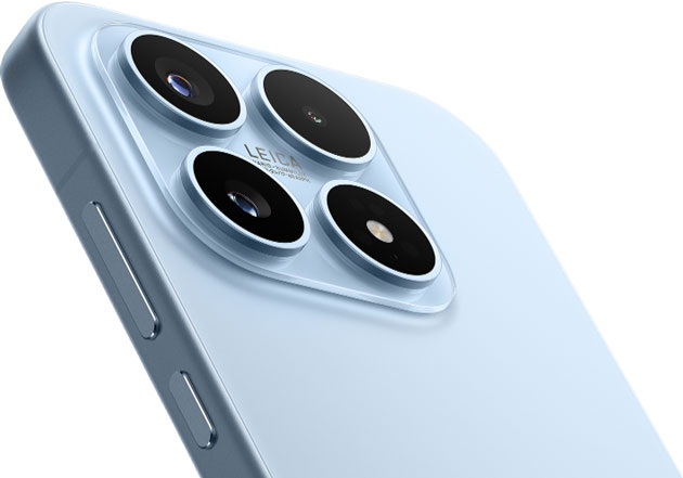 The blue color of the Xiaomi 17 is matte.