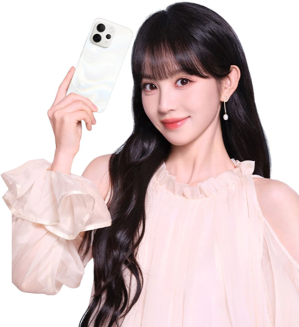 vivo S50 in Tian Xi Weis hands vivo S50 in Tian Xi Wei's hands