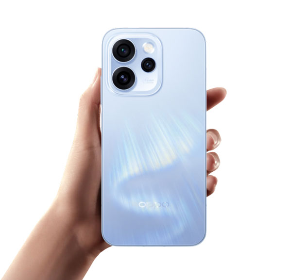 Oppo Reno 15 Pro Aurora Blue in hand Oppo Reno 15 Pro Aurora Blue in hand