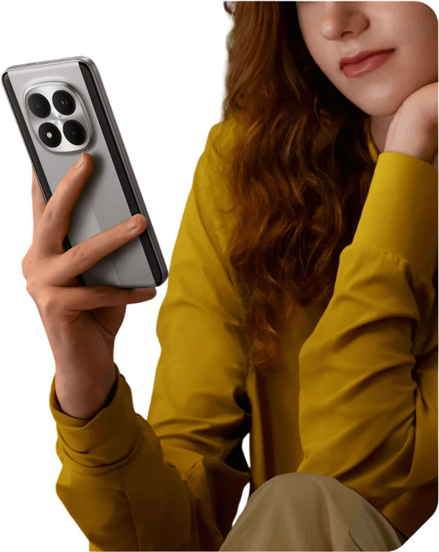 Poco M8 Pro Silver in hand Poco M8 Pro Silver in hand