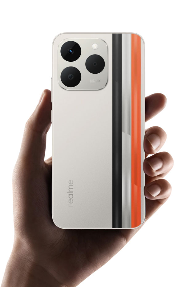 Realme Narzo 90 in hand
