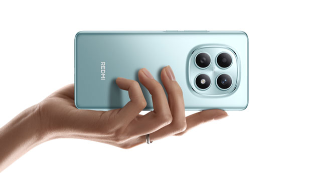 Redmi Note 15 in hand Redmi Note 15 in hand