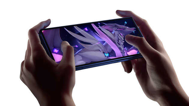 Playing with the Samsung Galaxy Z Fold 7 Playing with the Samsung Galaxy Z Fold 7
