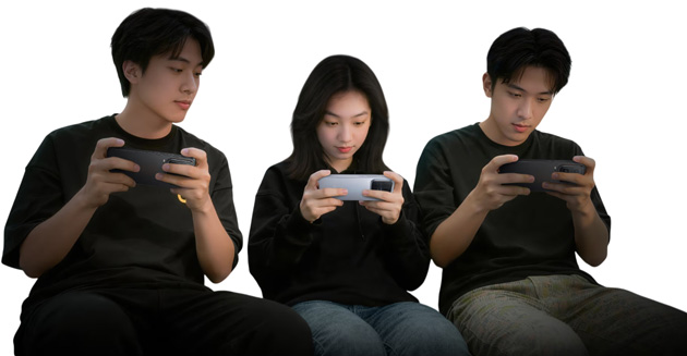 Three people gaming together on iQOO 15 Ultra devices
