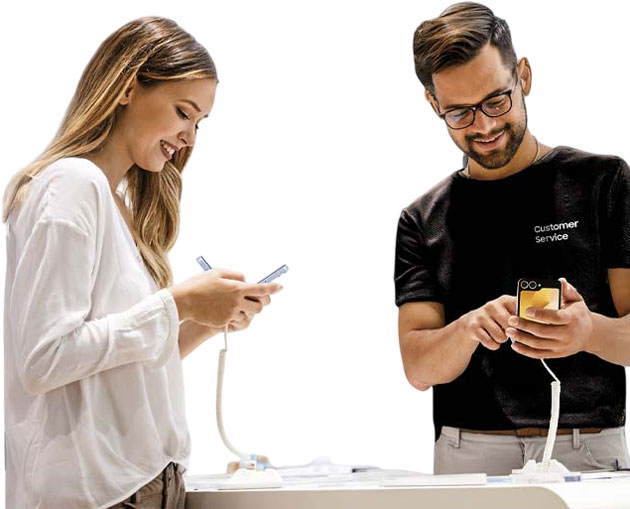 Two people testing with the Galaxy Z Fold 7 and Galaxy Z Flip 7 Two people testing with the Galaxy Z Fold 7 and Galaxy Z Flip 7