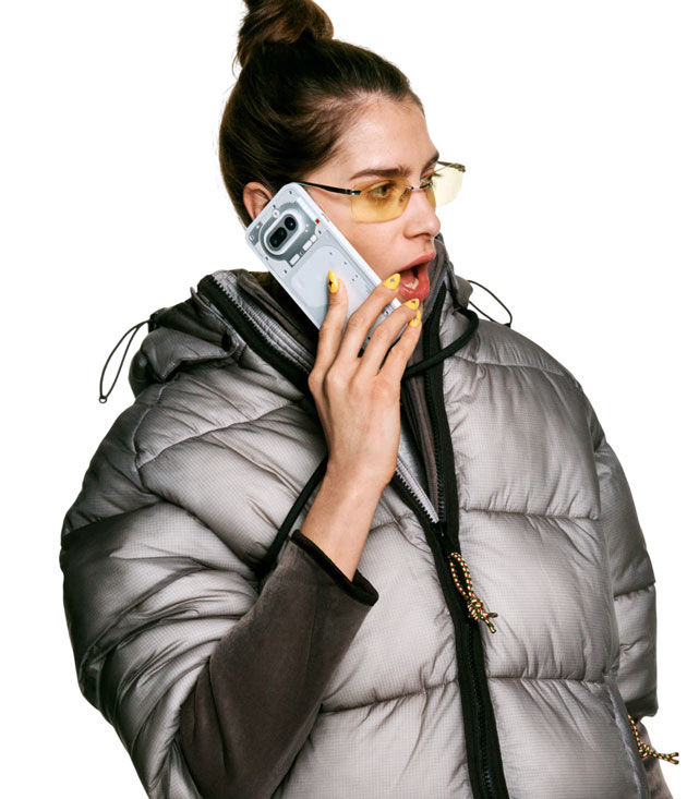 Nothing Phone 4a White in hand Nothing Phone (4a) White in hand