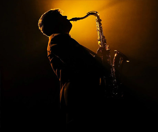 A dramatic silhouette of a musician playing the saxophone captured on the Xiaomi 15 Ultra A dramatic silhouette of a musician playing the saxophone, captured on the Xiaomi 15 Ultra.