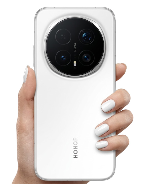 Honor Magic 8 Pro White in hand Honor Magic 8 Pro White in hand