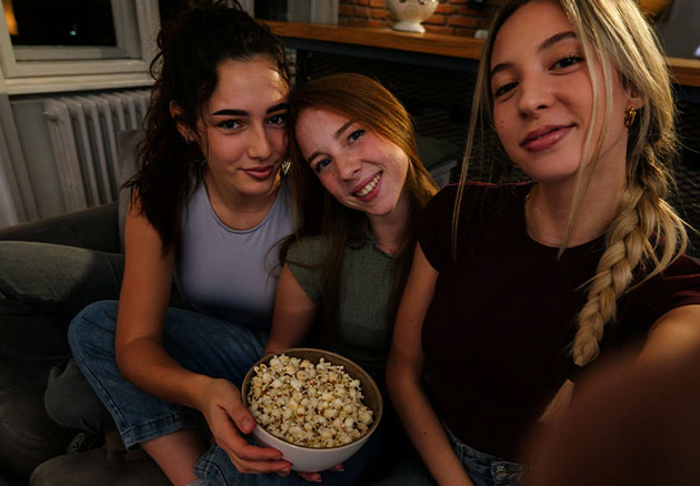 Photo taken with the Samsung Galaxy A37s selfie camera in low light Photo taken with the Samsung Galaxy A37’s selfie camera in low light