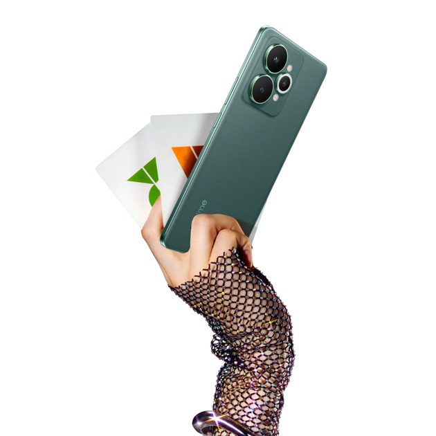 Realme 15 Velvet Green in hand and a view of the back design Realme 15 Velvet Green in hand and a view of the back design.