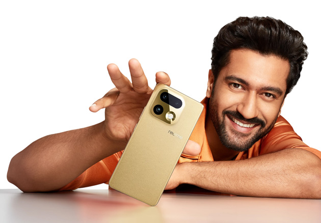 Realme 16 Pro plus Master Gold in the hands of Vicky Kaushal Realme 16 Pro+ Master Gold in the hands of Vicky Kaushal