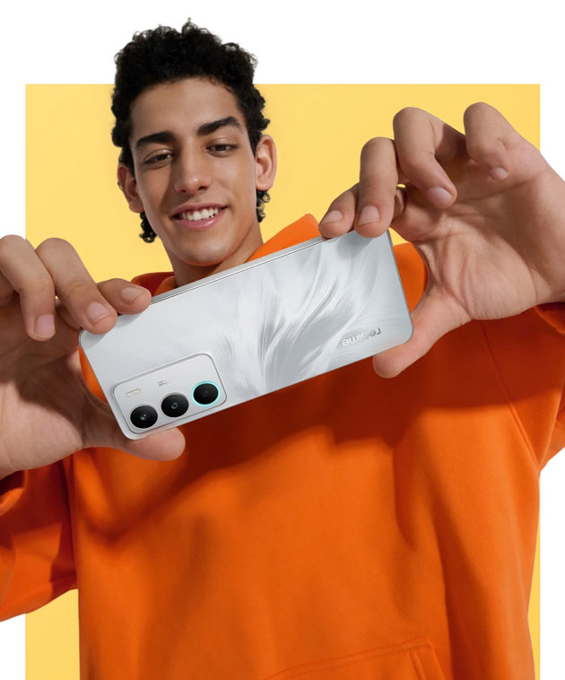 Realme C71 White Swan in hand