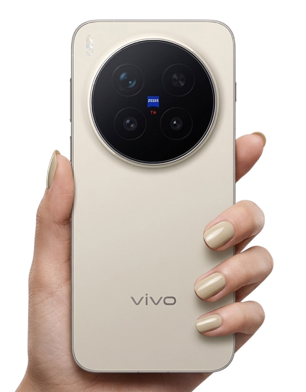 vivo X300 Pro Dune Brown in hand vivo X300 Pro Dune Brown in hand