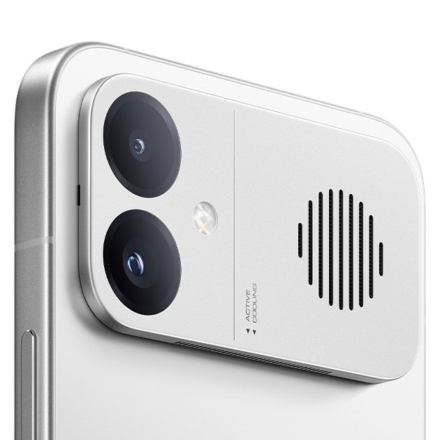 Camera module design on the Xiaomi Redmi K90 Max with two sensors, LED flash, and an active cooling section on the back.