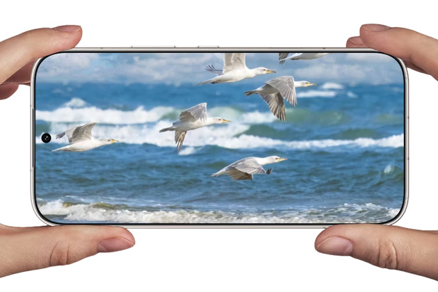Honor 600 Pro held horizontally displaying a high definition nature video to showcase its large nearly bezel less screen Honor 600 Pro held horizontally, displaying a high-definition nature video to showcase its large, nearly bezel-less screen.