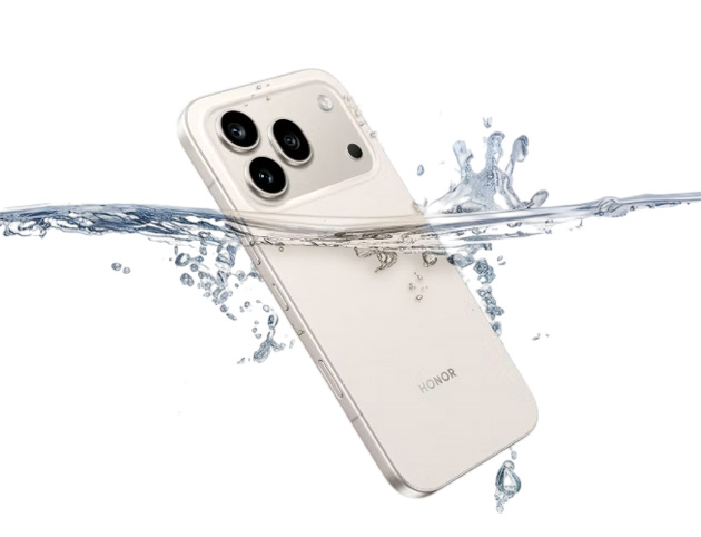 Honor 600 Pro smartphone submerged in water to illustrate water resistance Honor 600 Pro smartphone submerged in water to illustrate water resistance.
