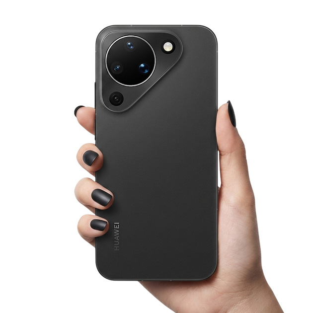 Huawei Pura 90 Black in hand