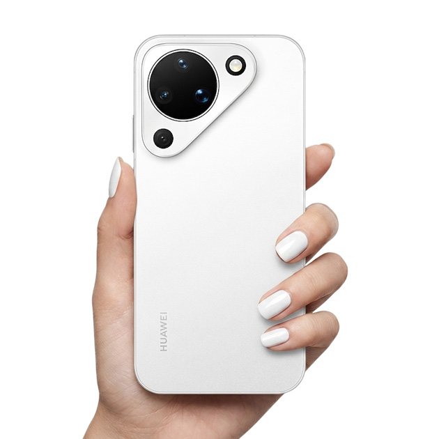 Huawei Pura 90 White in hand