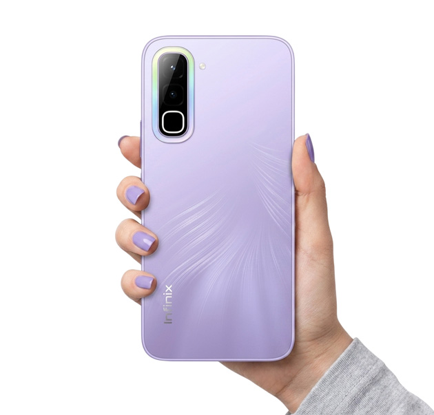 Infinix Hot 70 Quiet Violet in hand Infinix Hot 70 Quiet Violet in hand