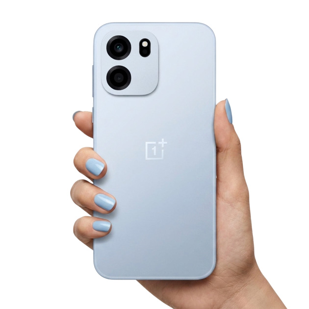 OnePlus Nord CE6 Fresh Blue in hand