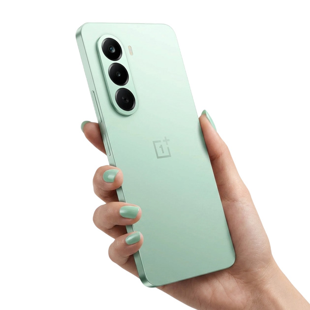 OnePlus Nord CE6 Lite Vivid Mint in hand