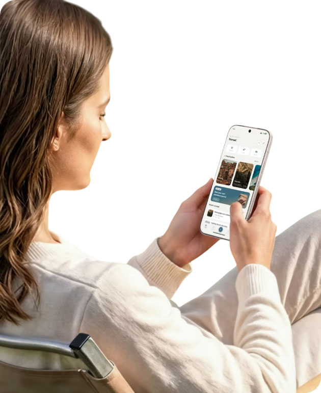 Person holding the Honor 600 Pro smartphone showing the screen Person holding the Honor 600 Pro smartphone, showing the screen.