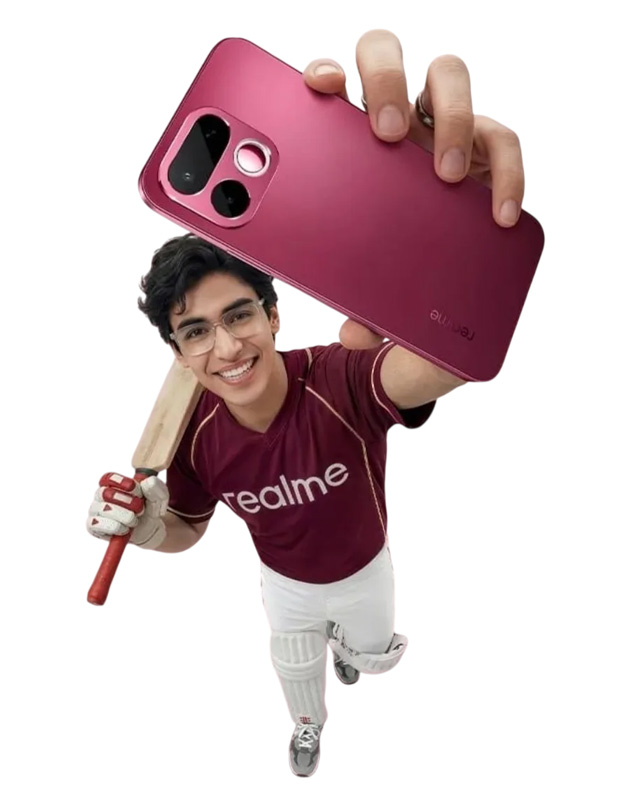 Realme 16T Starlight Red in hand