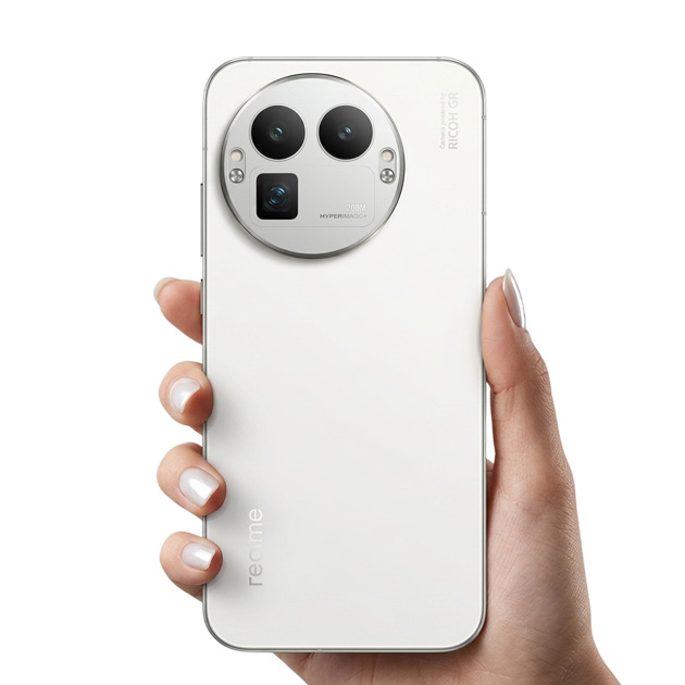 Realme GT 8 Pro Diary White in hand