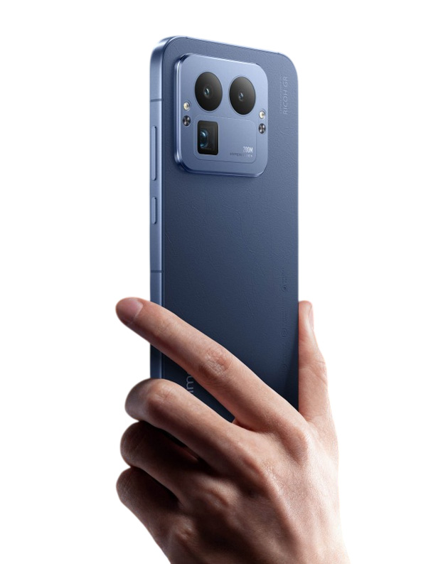 Realme GT 8 Pro Urban Blue in hand, showing off the design of the back of the phone