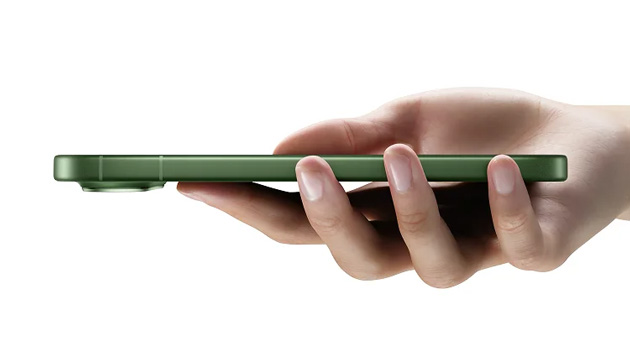 Side view of the vivo X300 FE Urban Olive in hand