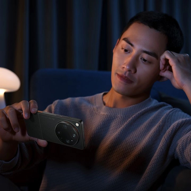 Someone working in a dimly lit environment with the OPPO Find X9 Ultra