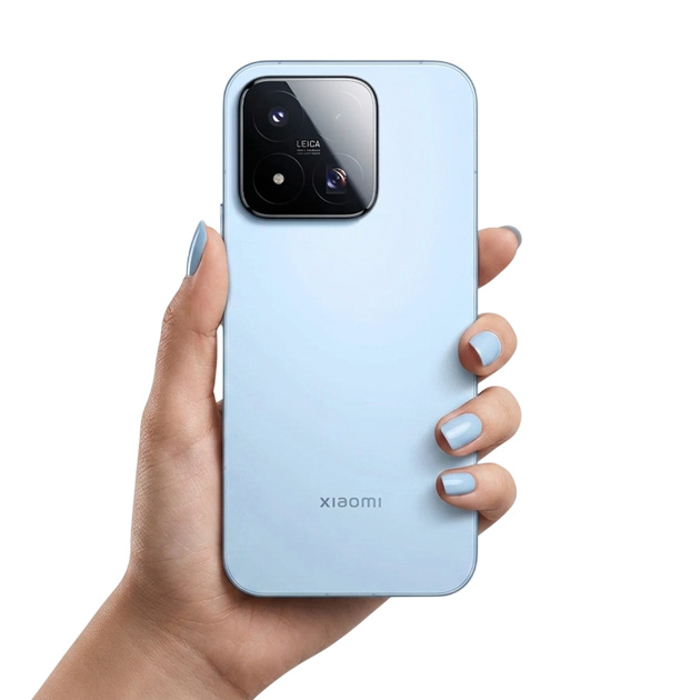 Xiaomi 17 Max Blue in hand Xiaomi 17 Max Blue in hand
