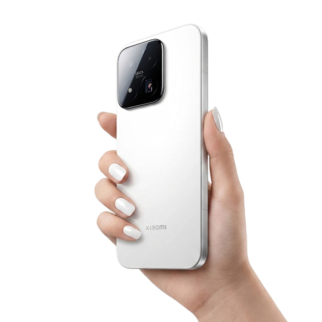 Xiaomi 17 Max White in hand Xiaomi 17 Max White in hand