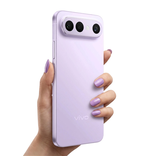 vivo X300 FE Lilac Purple in hand