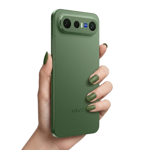 vivo X300 FE Urban Olive in hand
