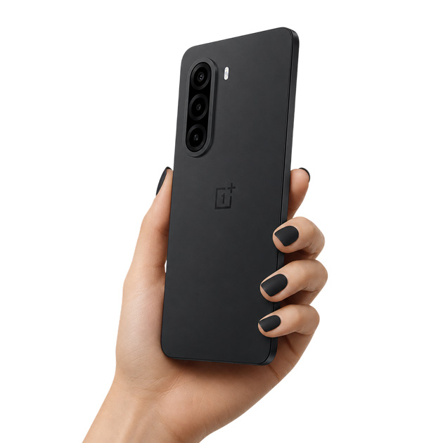 OnePlus Turbo 6X Black in hand