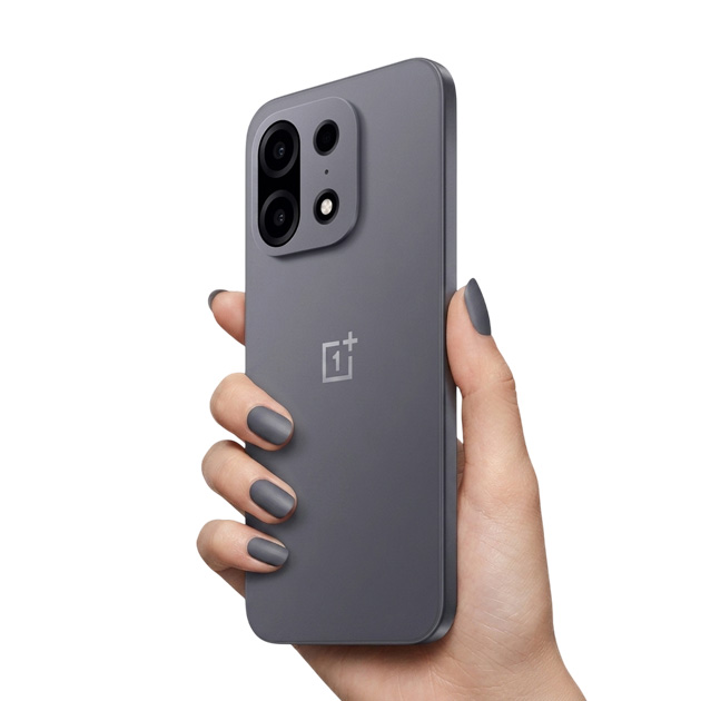 OnePlus Turbo 6X Pro Black in hand OnePlus Turbo 6X Pro Black in hand