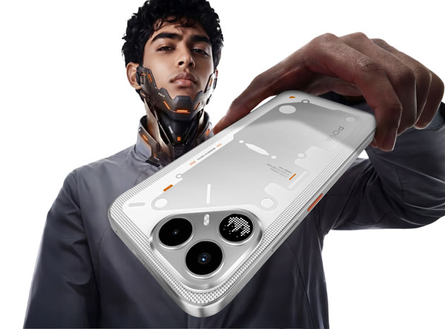 Tecno Pova 8 5G 16 Bit White in hand Tecno Pova 8 5G 16 Bit White in hand