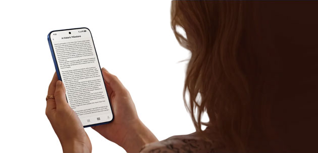 The bright, narrow-bezel display of the Xiaomi 17T Pro showing text to test screen readability