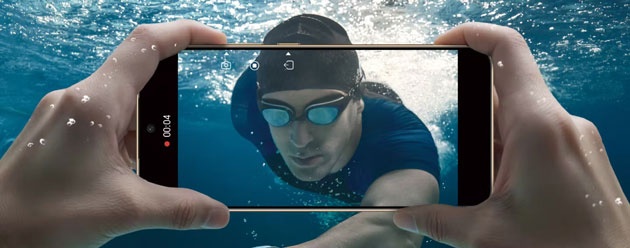 Underwater video recording with the Honor X9d capturing a swimmer to demonstrate its waterproof standard and camera capabilities Underwater video recording with the Honor X9d, capturing a swimmer to demonstrate its waterproof standard and camera capabilities.