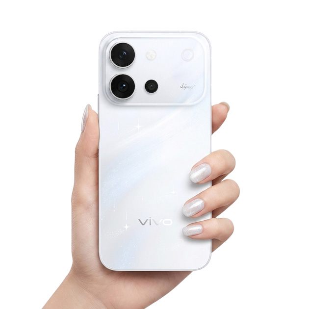 vivo S60 Starry Sea in hand